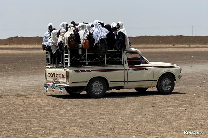 سودانيون يهربون من جحيم‍ المعارك. أرشيفية