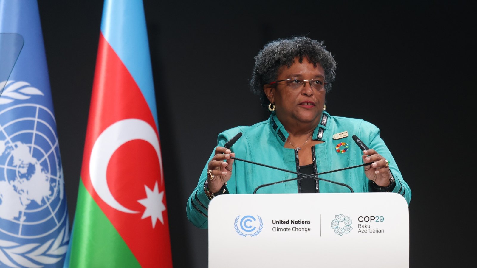 Mia Amor Mottley,‍ رئيسة‌ وزراء باربادوس تلقي‍ خطاباً خلال اليوم الثاني لقمة الأمم⁣ المتحدة‌ COP29 للمناخ في باكو.