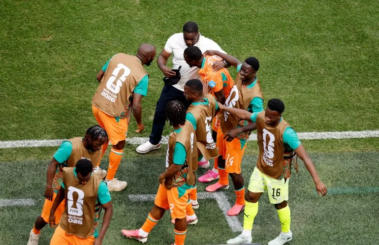 Soccer Football - FIFA World Cup 2026 - Group E - Curacao v Ivory Coast - Philadelphia Stadium, Philadelphia, Pennsylvania, U.S. - June 25, 2026 Ivory Coast's Nicolas Pepe celebrates scoring their first goal with coach Emerse Fae and teammates REUTERS/Brian Snyder