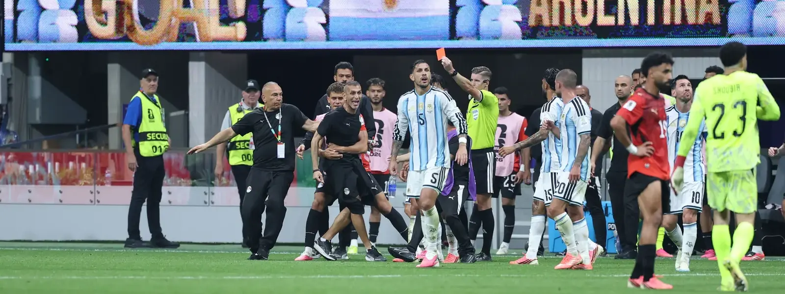 كولينا يدافع عن نزاهة تحكيم المونديال ويبرر قرارات لوتيكسييه في مباراة الأرجنتين ومصر