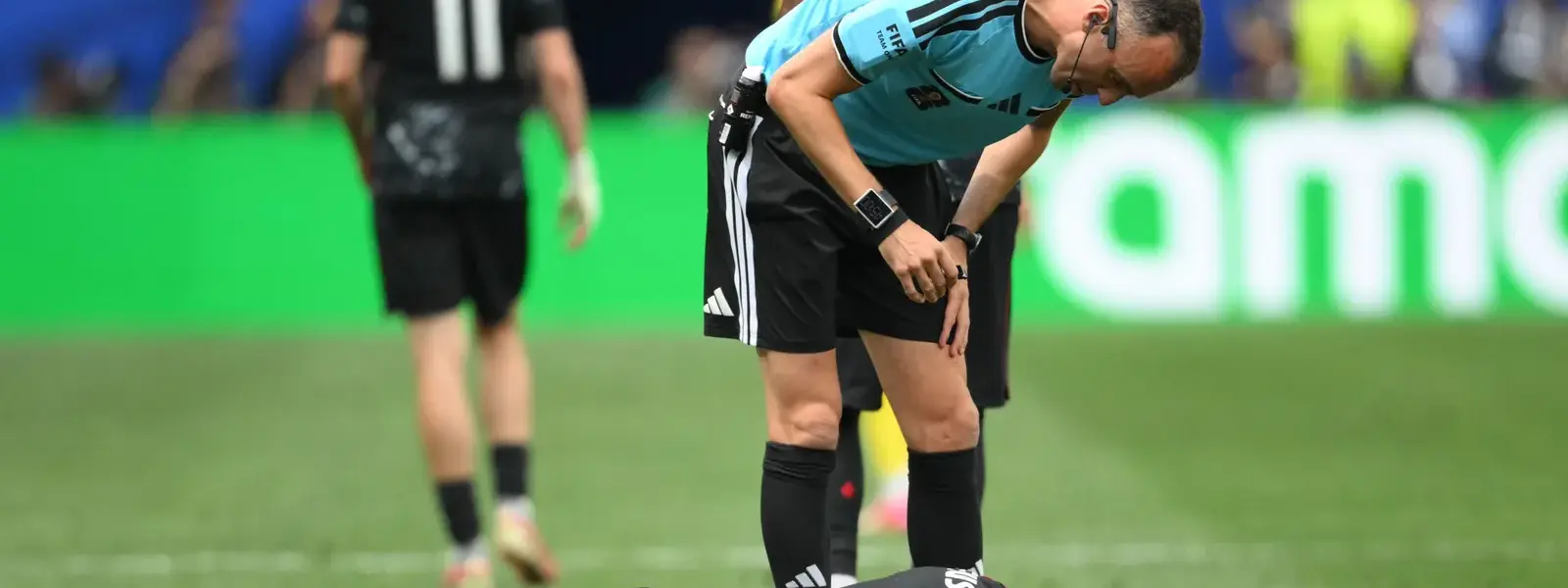 "فيفا" يُسند قمة الأرجنتين وسويسرا لحكم مثير للجدل