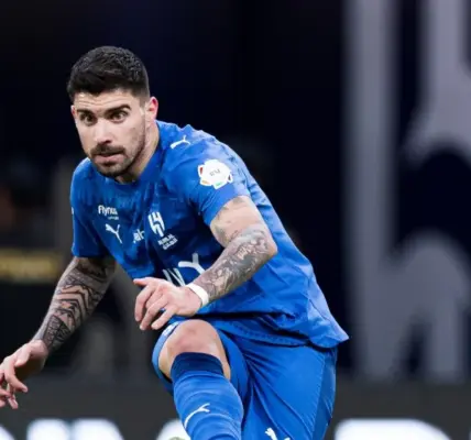 إنزاجي يحسمها.. هل يشارك سامرفيل في مباراة الهلال ومولودية الجزائر؟