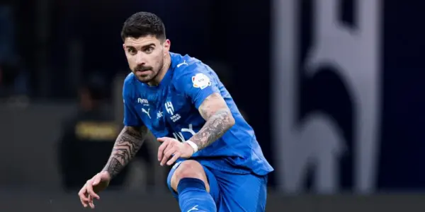 إنزاجي يحسمها.. هل يشارك سامرفيل في مباراة الهلال ومولودية الجزائر؟