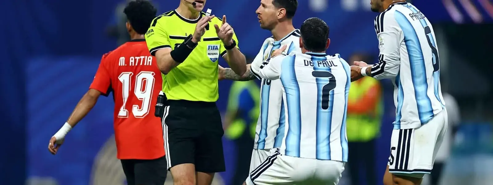 المئات في استقبال المنتخب السويسري بعد «إنجاز المونديال»