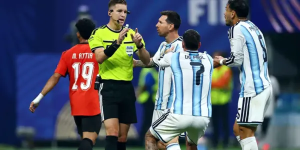 المئات في استقبال المنتخب السويسري بعد «إنجاز المونديال»