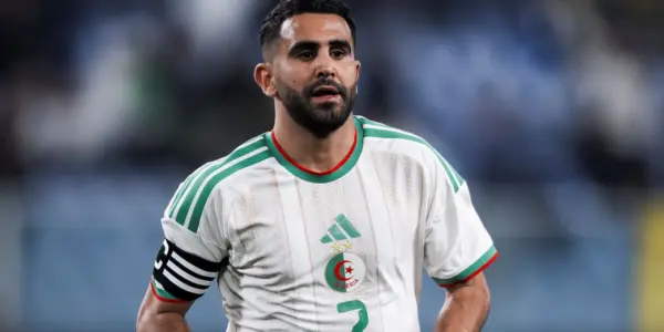 بعد رحيله عن الأهلي.. نادٍ سعودي يتحرك لضم رياض محرز مجانًا