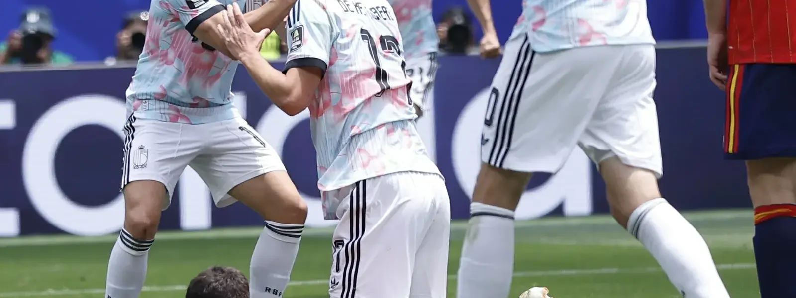 سحر ميرينو يظهر مجدداً... واللاعب: نحن على بعد خطوتين من كأس العالم