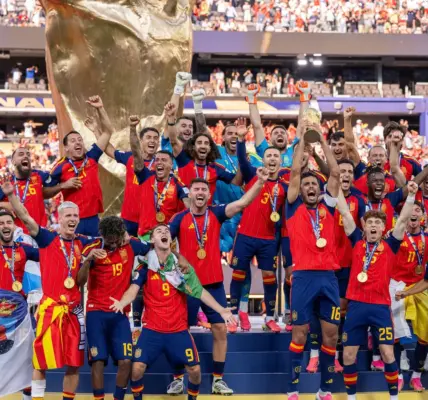 تجاهل لاعبي إسبانيا لترمب يتصدر النقاش بعد التتويج بالمونديال