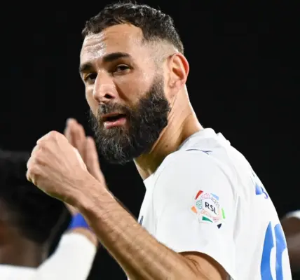 رأسه متحجر.. بنزيما يشعل النيران في الهلال