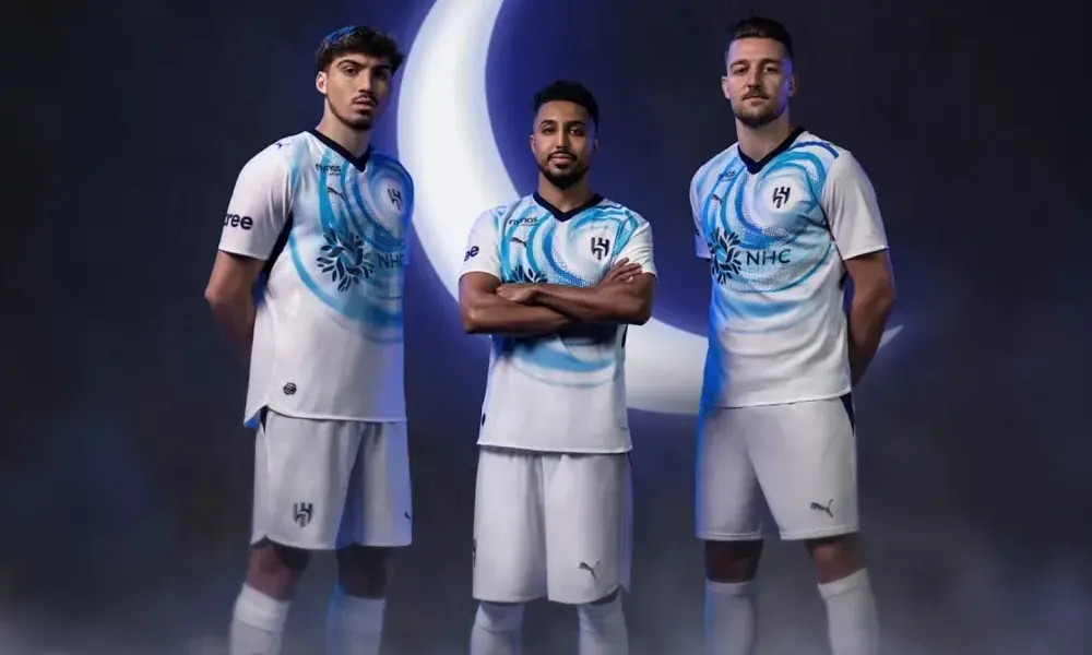 فيديو: بقميص جديد.. هل تعمد الهلال الرد على رحيل بنزيما والدوسري؟