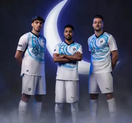 فيديو: بقميص جديد.. هل تعمد الهلال الرد على رحيل بنزيما والدوسري؟