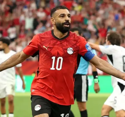هل حسم محمد صلاح وجهته؟ تحرك جديد يقربه من مفاجأة كبرى