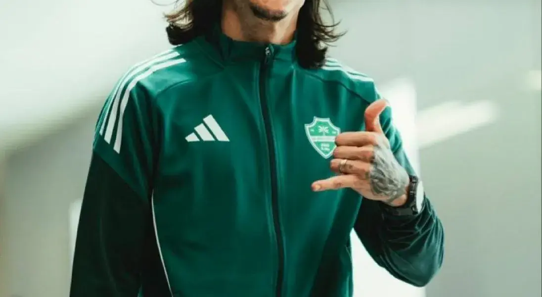 الأهلي يمدد عقد مدافعه البرازيلي روجر إيبانيز حتى 2030