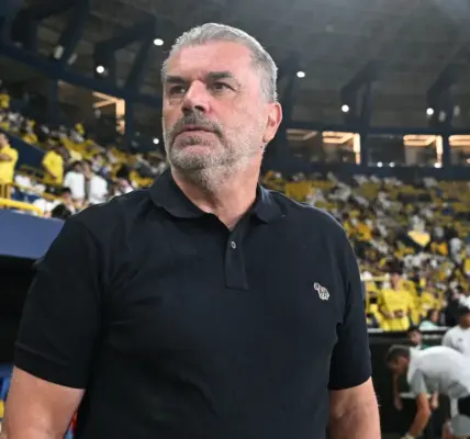 "العريس" رونالدو يشاهد مباراة النصر من المدرجات