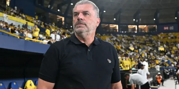 "العريس" رونالدو يشاهد مباراة النصر من المدرجات