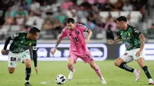 ميسي في مباراة إنتر ميامي وليون